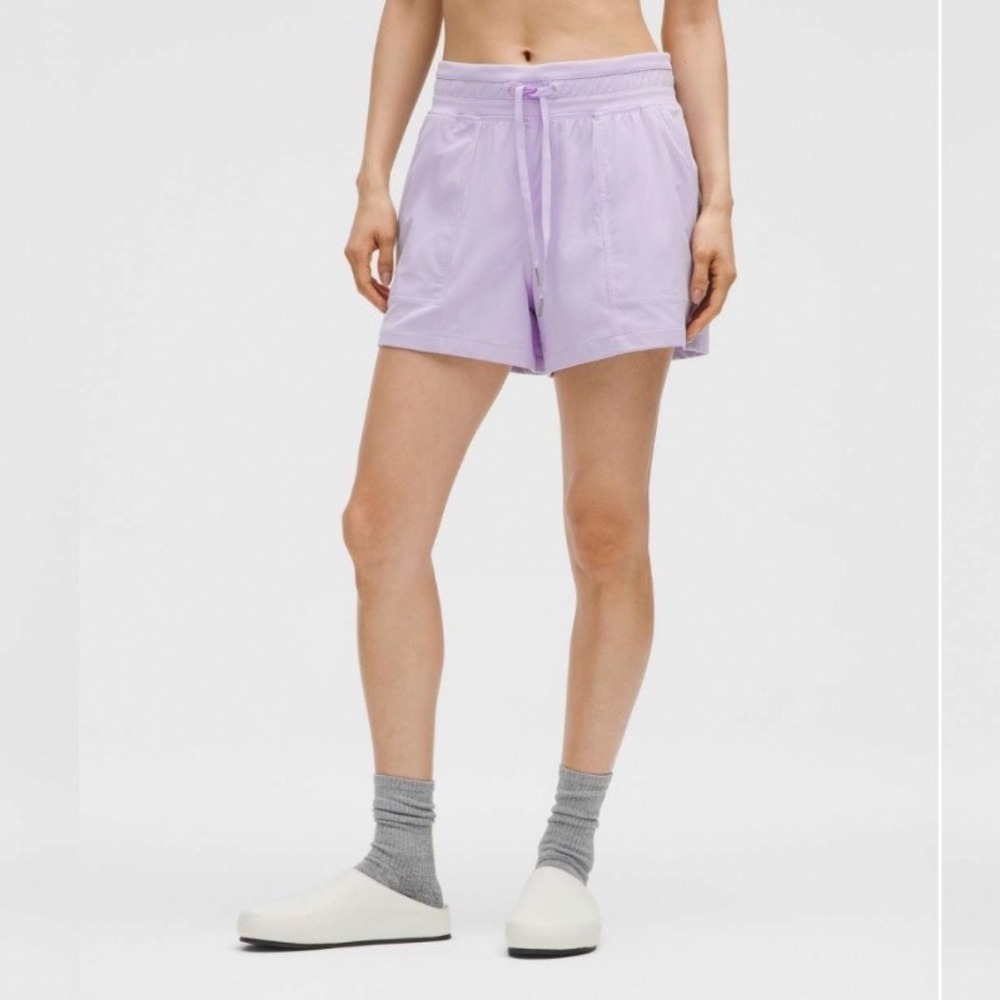 Lululemon Dance Studio High-Rise Short In
Lavender Frost Size 6